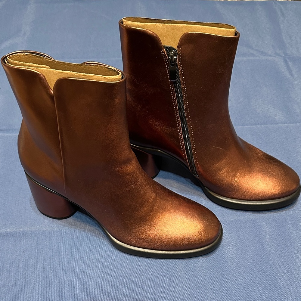 ECCO Elegant Bronze Ankle Boots Size 39 Women’s 8-8.5